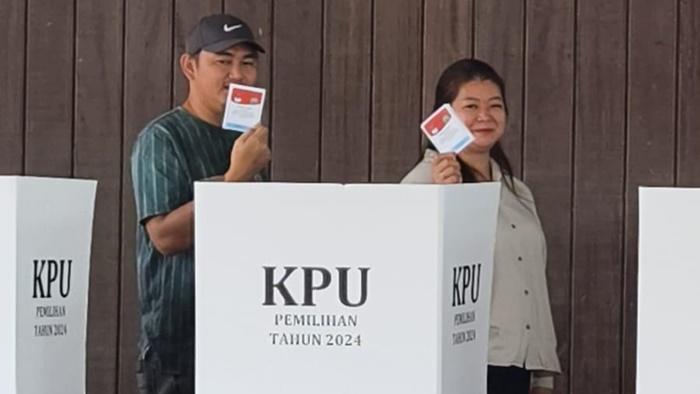 20250524_Angela-Idang-Belawan-saat-menyalurkan-hak-pilihnya.jpg