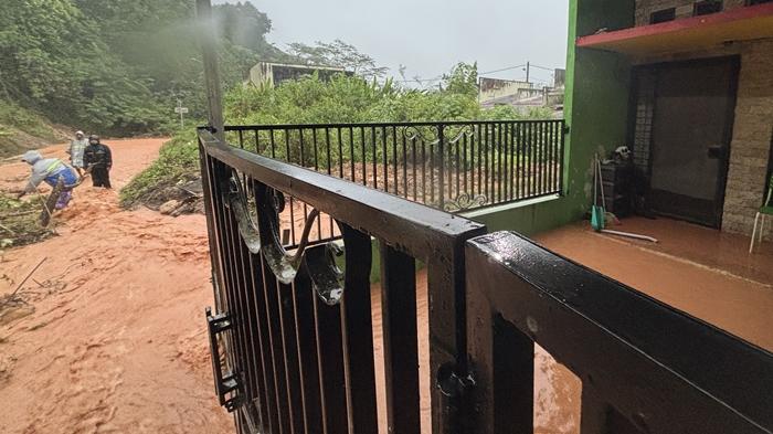 20250527_Banjir-Longsor-di-Talangsari-Samarinda.jpg