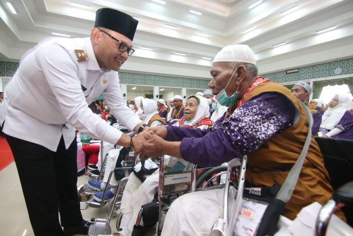 20250618-jemaah-haji-kloter-2-asal-samarinda-tiba-di-balikpapan.jpg