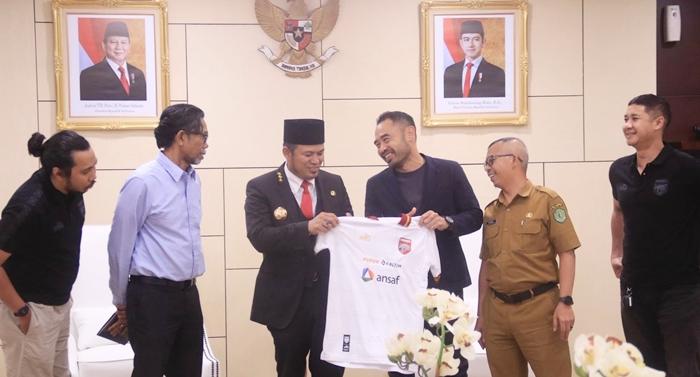 20250623_Ponaryo-Astaman-dan-Gubernur-Harum.jpg