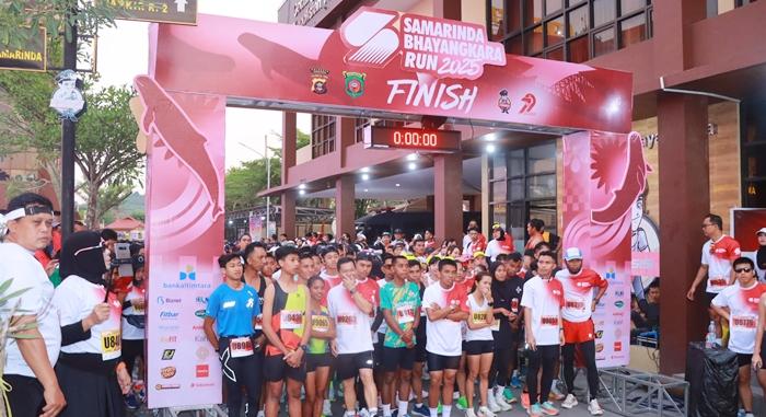 Polresta Samarinda Sukses Gelar Samarinda Bhayangkara Run 2025, Diikuti 2.000 Peserta