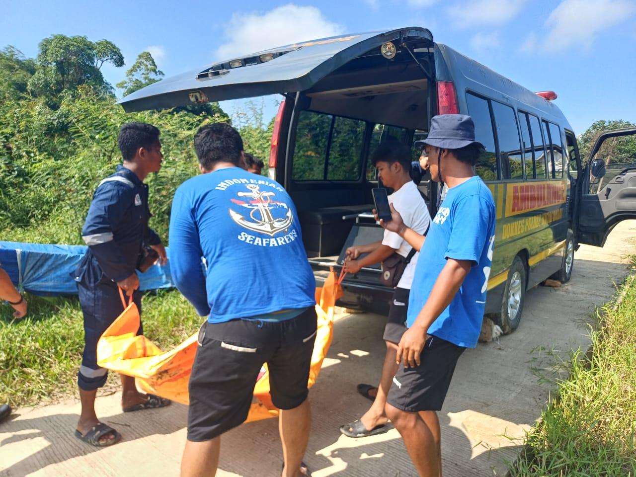 Sat Polairud Polres Kutai Barat Evakuasi Mayat Korban Tenggelam  di Perairan JT TCM Muara Bunyut