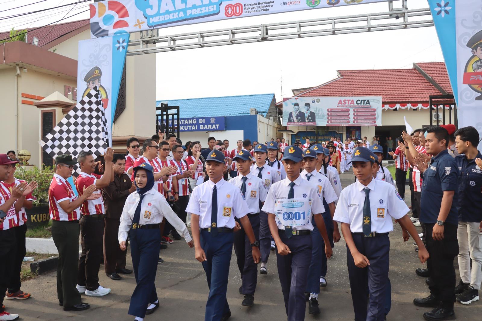 20250812_Lomba-gerak-jalan-Kutai-Barat-oleh-Polres-Kubar.jpg