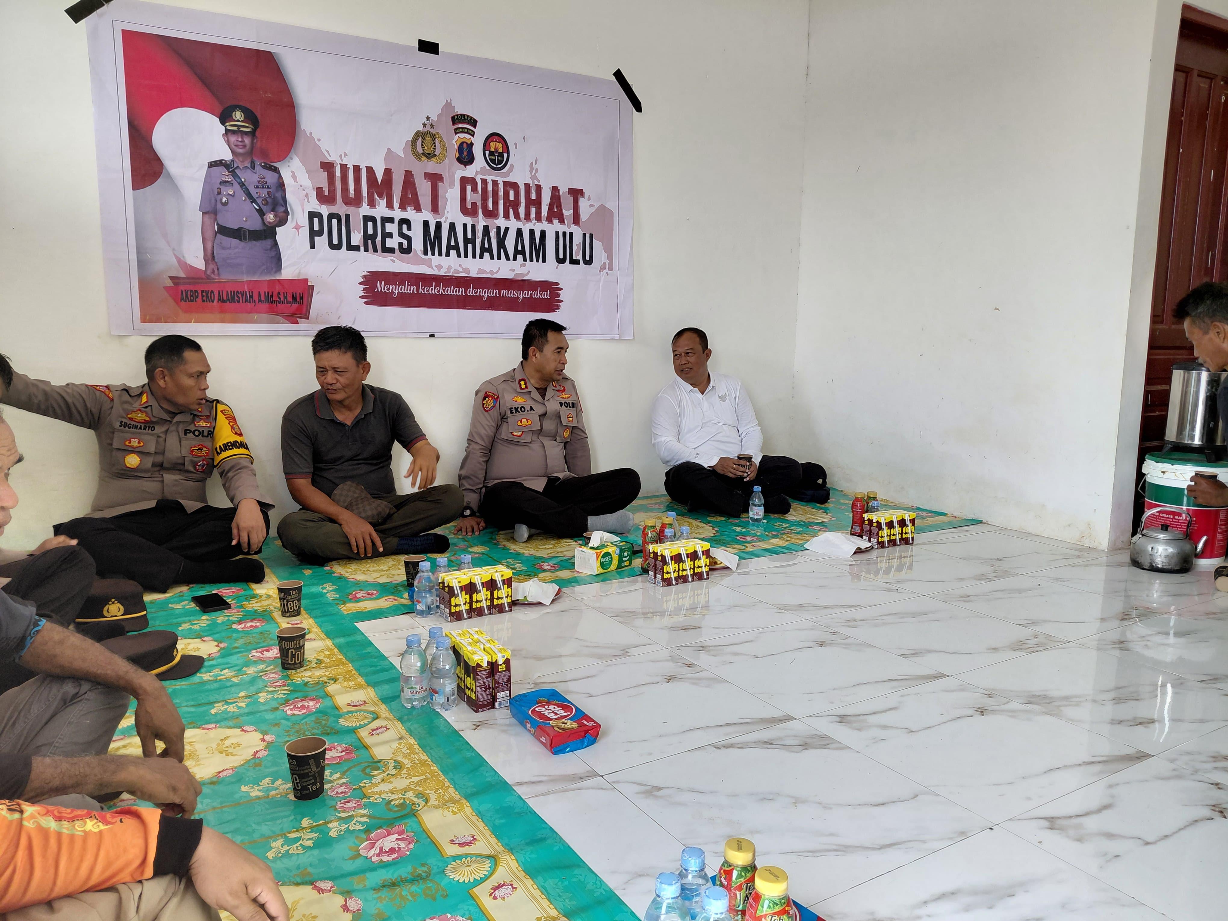 20250822_Polres-Mahulu-gelar-Jumat-Curhat-dengan-warga-Ujoh-Bilang.jpg
