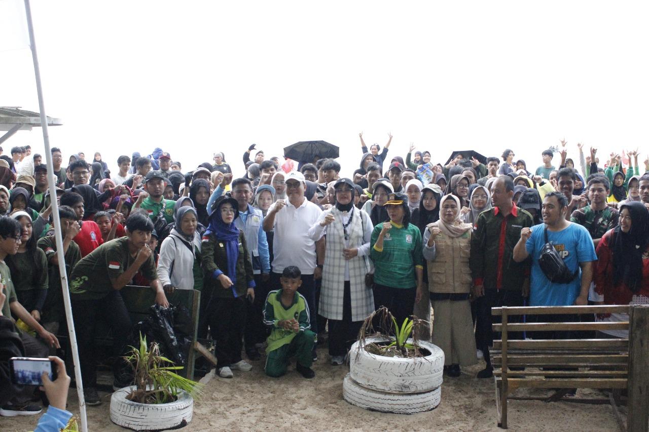 497 Pemuda Balikpapan Kompak Turun ke Pantai Seraya, Galang Aksi Bersih-bersih