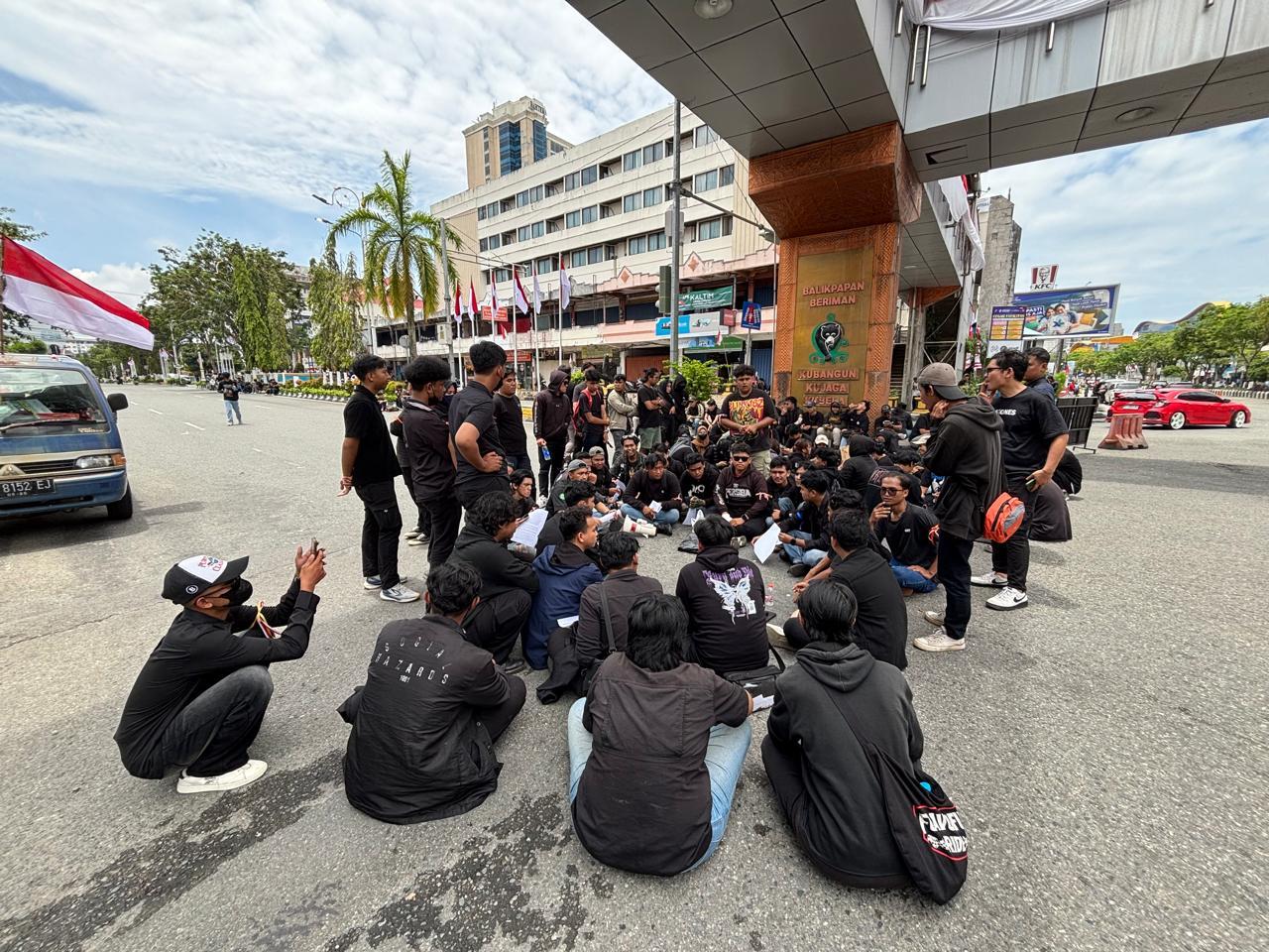 20250901_Massa-aksi-dari-Aliansi-Balikpapan-Bergerak-menggelar-konsolidasi.jpg
