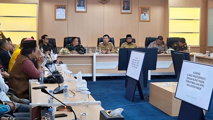 Dialog dengan Massa Aksi, Bupati Paser Komitmen Prioritaskan Warga Lokal untuk Program Transmigrasi