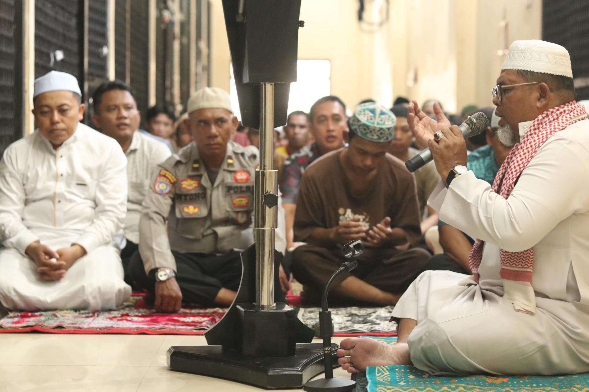 20250926_Tahanan-Rutan-Polresta-Balikpapan-berkesempatan-melaksanakan-salat-Jumat-berjamaah.jpg