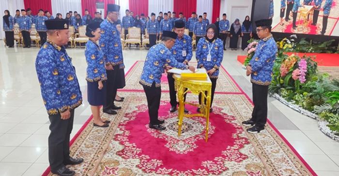 POPULER KALTIM: Pemprov Bakal Tarik 86 Kendaraan Dinas, Koperasi Kelurahan Merah Putih Balikpapan - 20251021_pelantikan-pejabat-fungsional.jpg