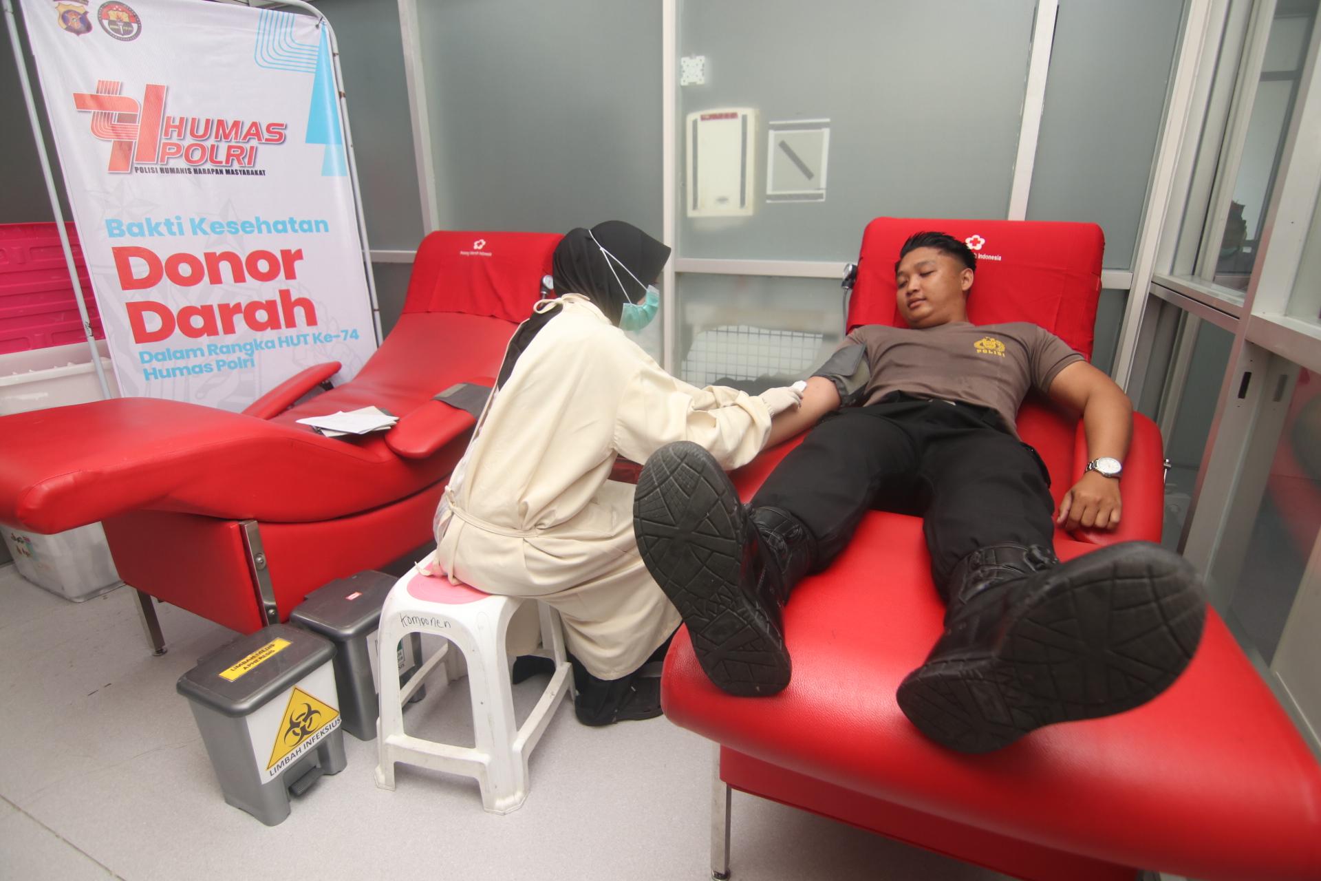 ‎Donor Darah Serentak Warnai HUT ke-74 Humas Polri di Polresta Balikpapan