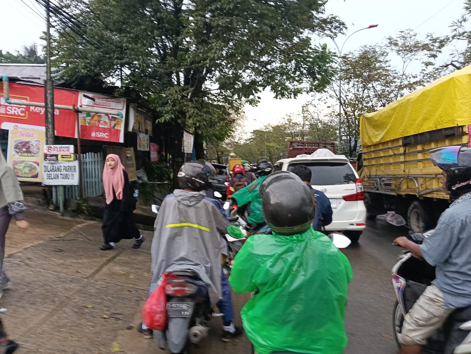 20251022_Banjir-di-Samarinda-Sebabkan-Macet.jpg