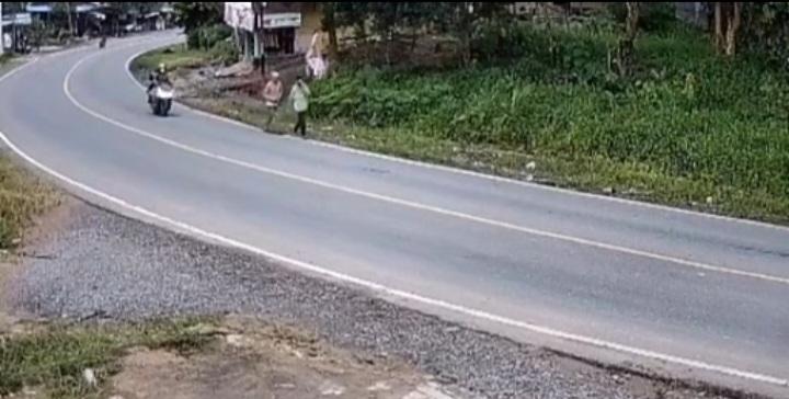 POPULER KALTIM: Dinas Ketahanan Pangan Kutim Digeledah hingga Revitalisasi Pasar Segiri Samarinda - 20251023_Dua-tahanan-kabur-Polsek-Samarinda-Kota-terakam-CCTV-tengah-berjalan-kaki.jpg