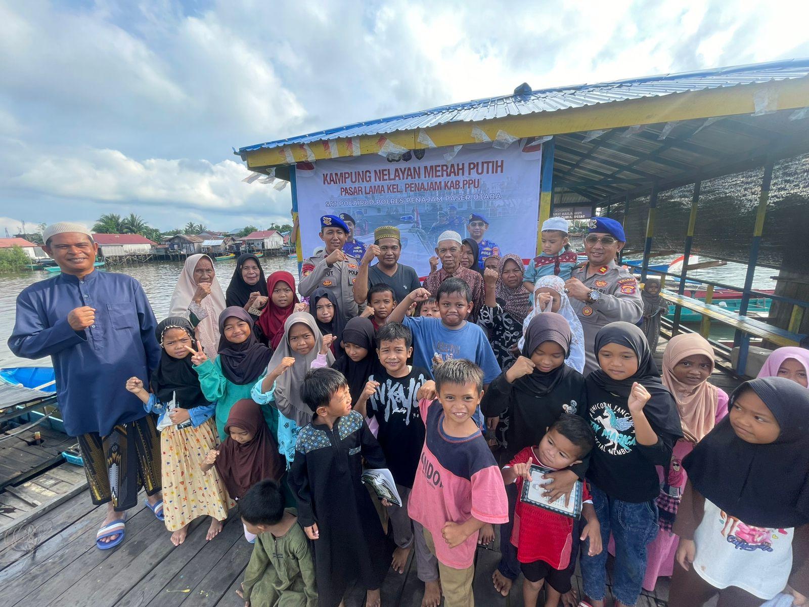 Dekatkan Diri dengan Warga, Polairud PPU Sambangi Kampung Nelayan