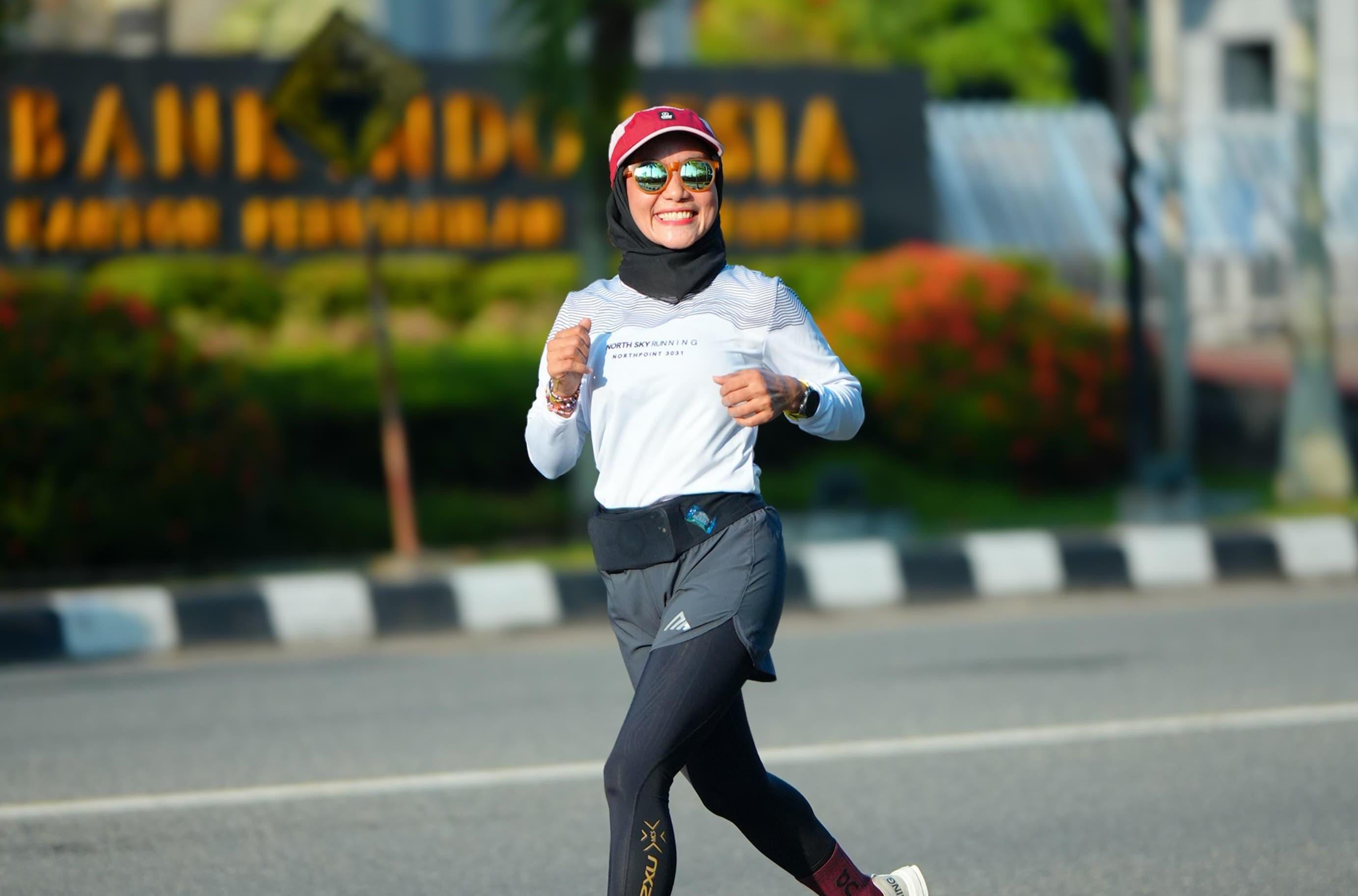 20251101_Jamilah-Yunus-ibu-rumah-tangga-di-Balikpapan-yang-menyukai-olahraga-lari.jpg