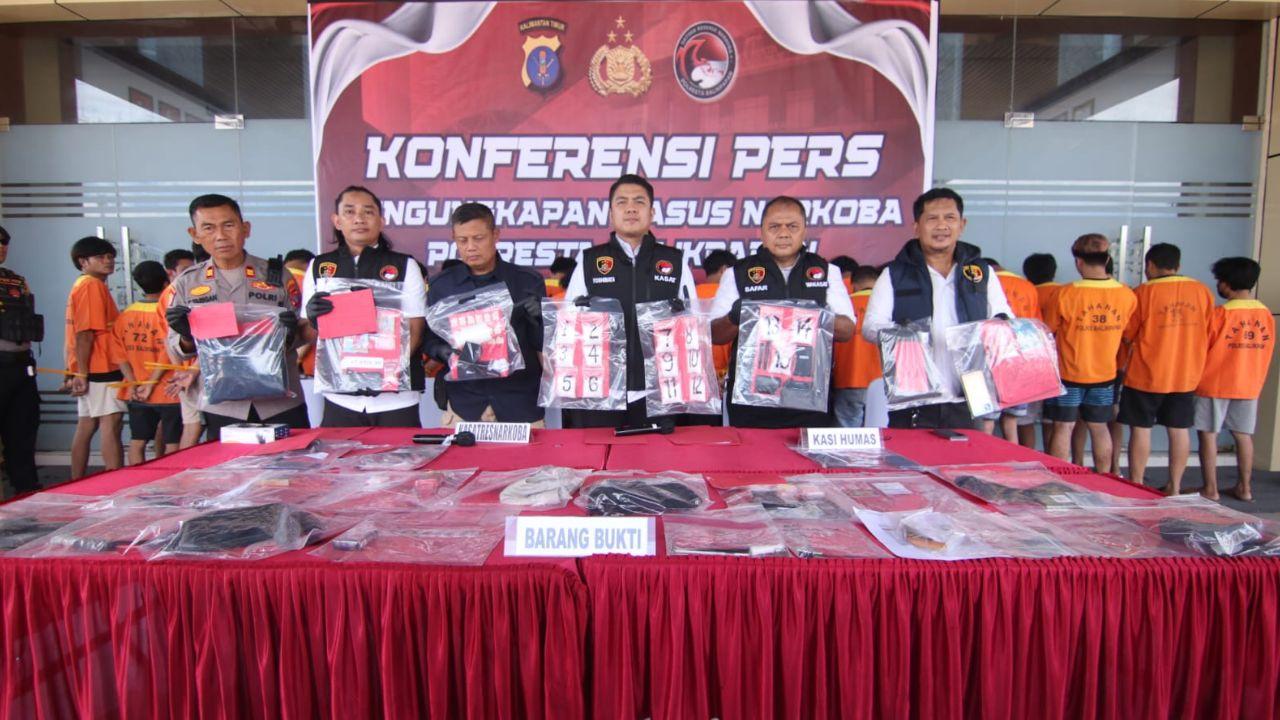 20251106_Konferensi-Kasus-Narkoba-di-Balikpapan.jpg