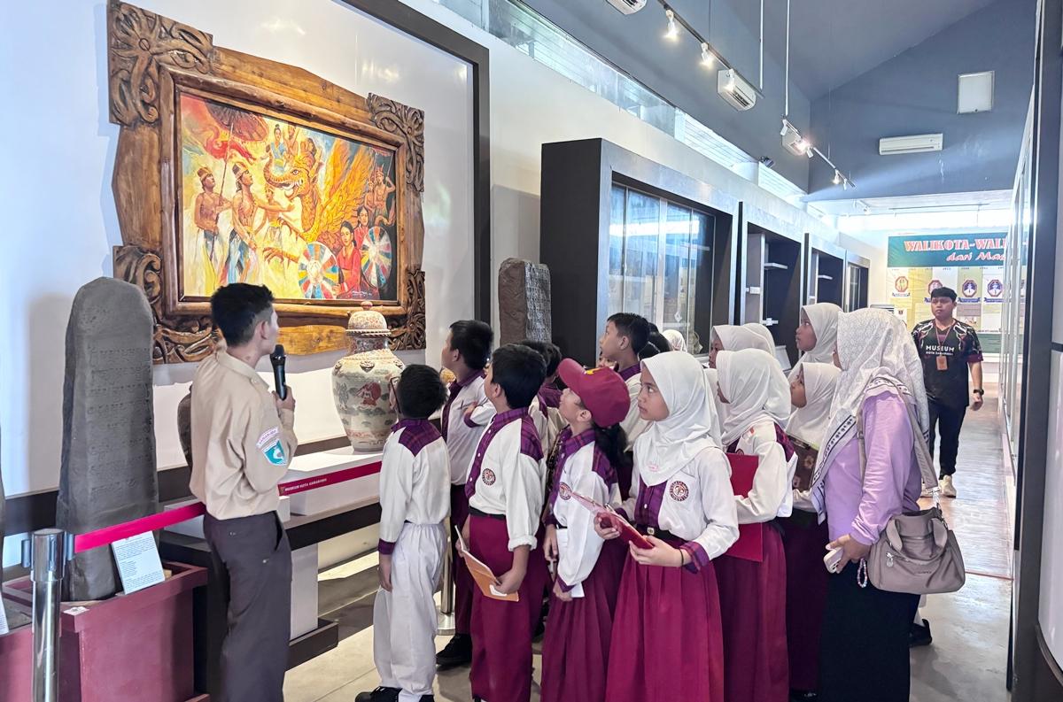 20251107_pelajar-kujungi-museum-kota-Samarinda.jpg