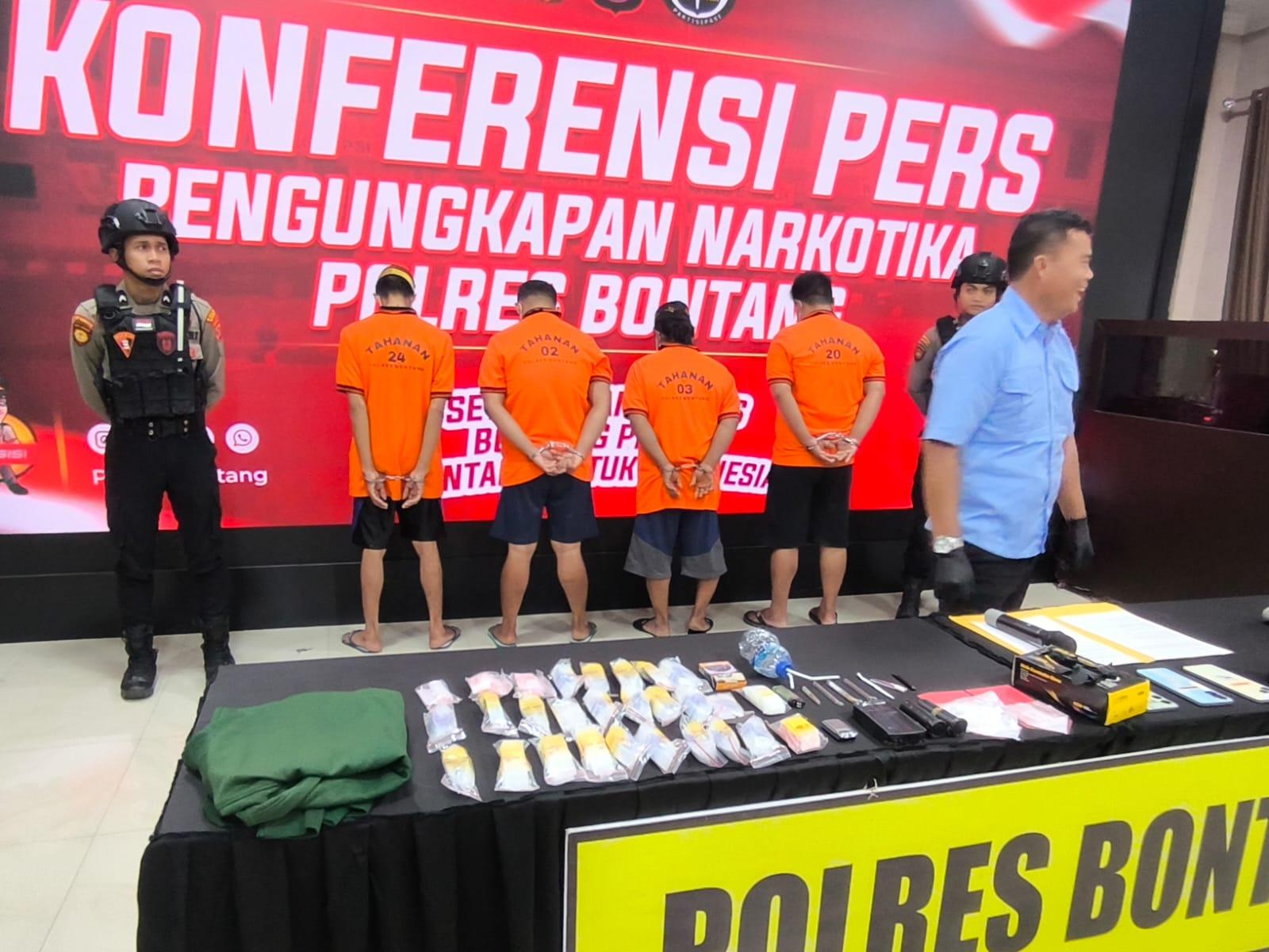 20251111_Satreskoba-Polres-Bontang-berhasil-membongkar-jaringan-pengedar-sabu-lintas-daerah.jpg