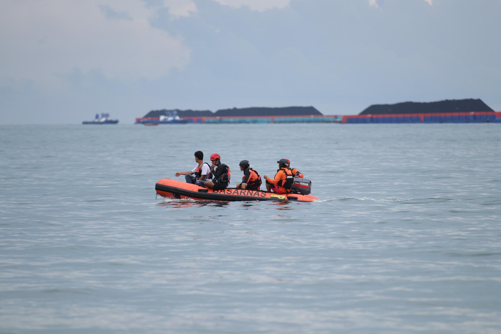 20251111_Tim-gabungan-mencari-remaja-yang-tenggelam-di-Pantai-Kemala-Balikpapan.jpg