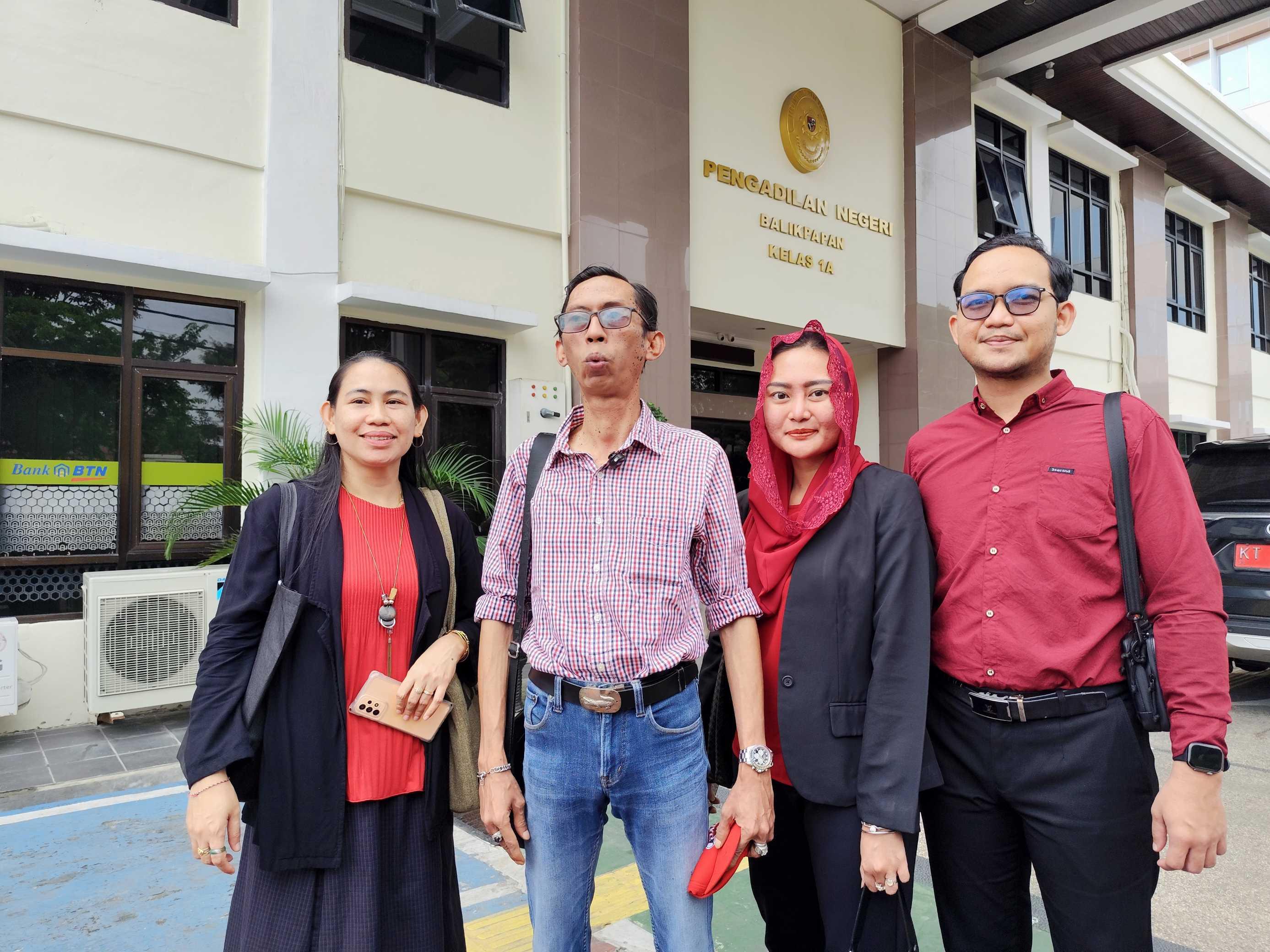 20251119-Tim-penasihat-hukum-terdakwa-Catur-Adi-Prianto.jpg