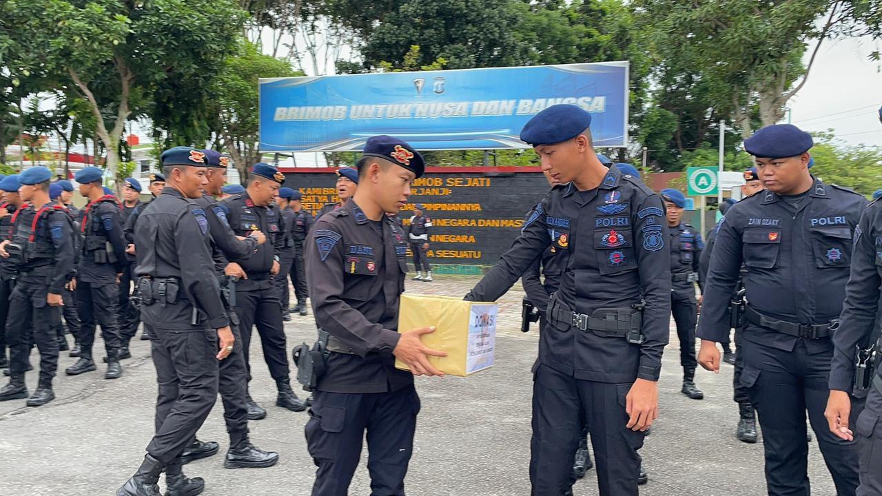 20251201_Brimob-Polda-Kaltim-Galang-Donasi.jpg