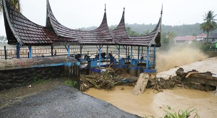 20251202_banjir-bandang-di-Lubuk-Minturun.jpg