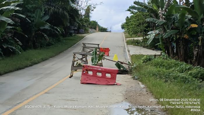 20251209_jalan-Muara-Komam-amblas_-Paser_akses-Kaltim-Kalsel-amblas_3.jpg