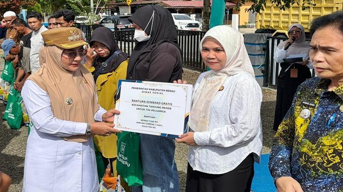 20251226_Bagikan-Sembako-kepada-Warga-Berau.jpg