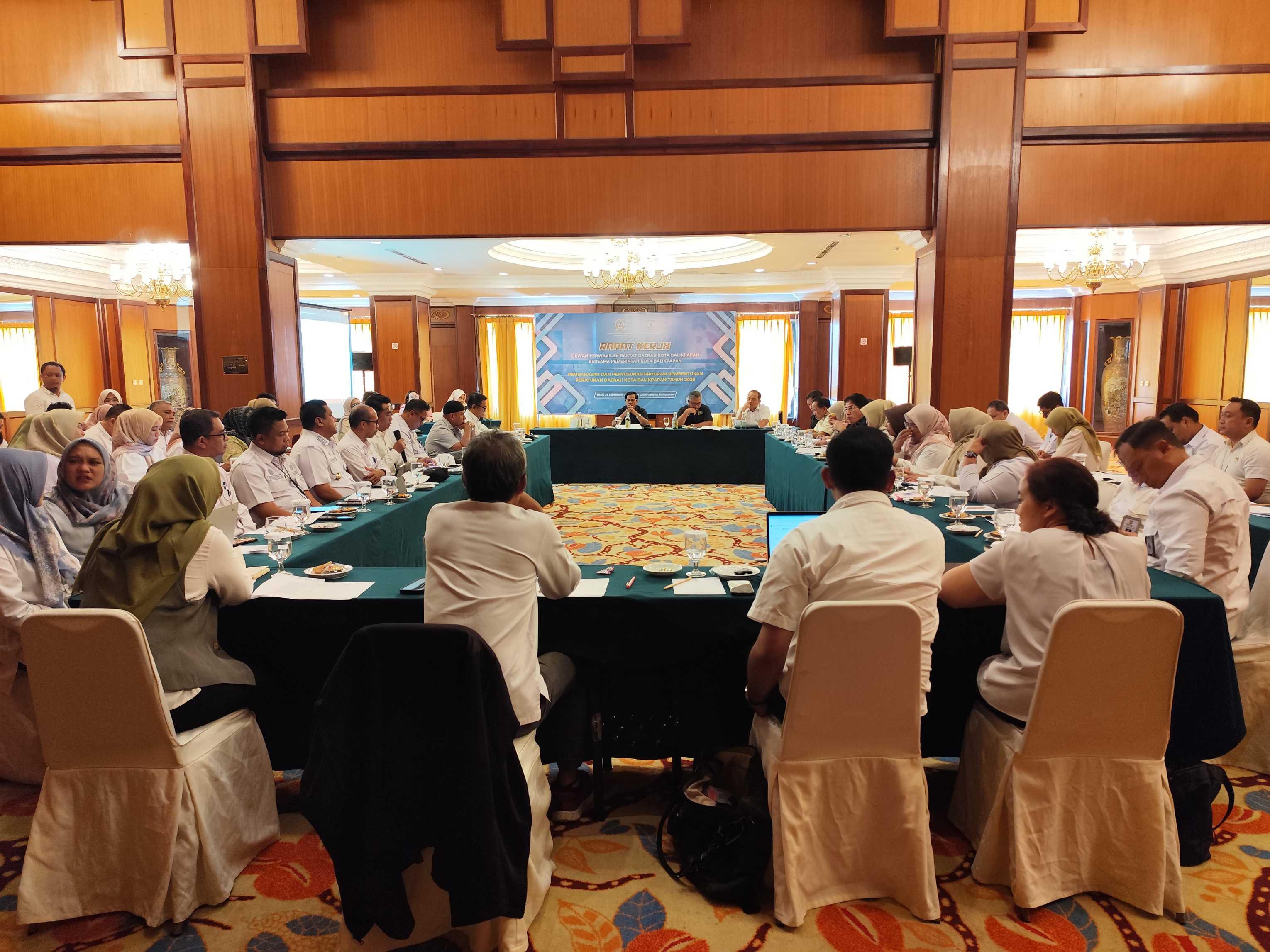 20252409_Rapat-Kerja-Pemkot-Balikpapan-di-Hotel-Grand-Senyiur.jpg