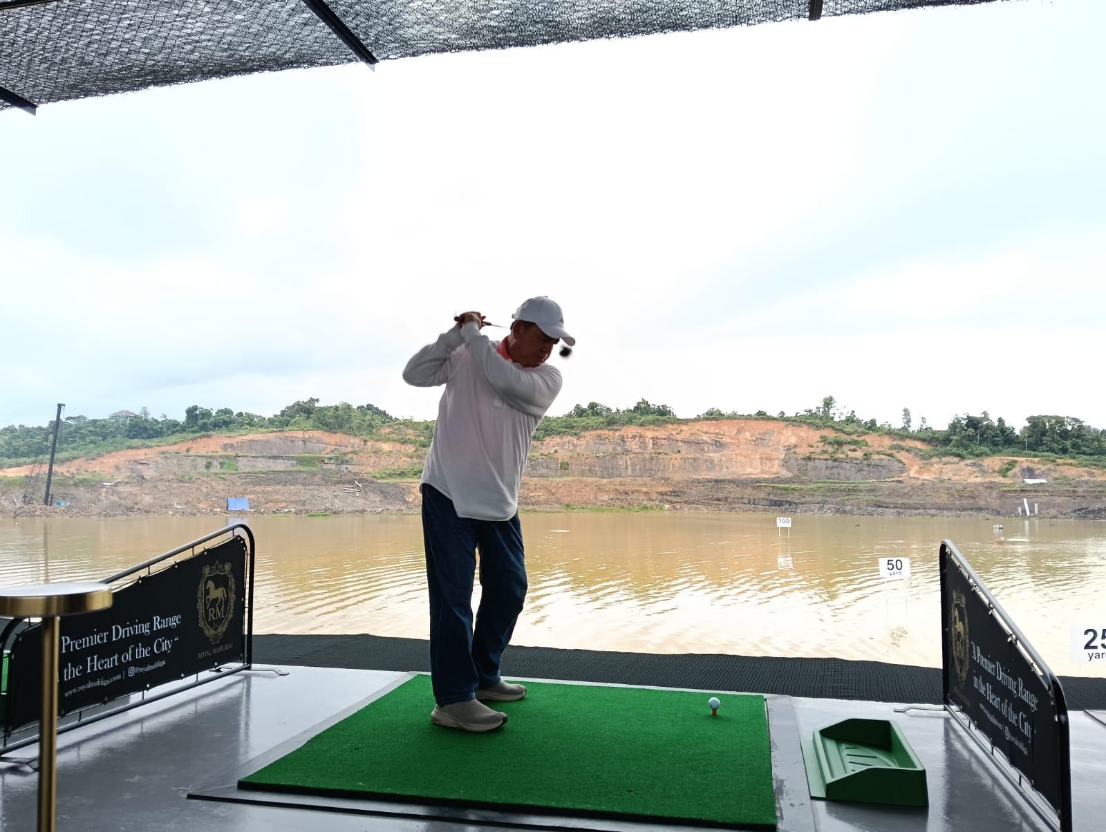 20260106_Royal-Mahligai-Golf-Driving-Club-resmi-dibuka-di-kawasan-Grand-City-Balikpapan.jpg