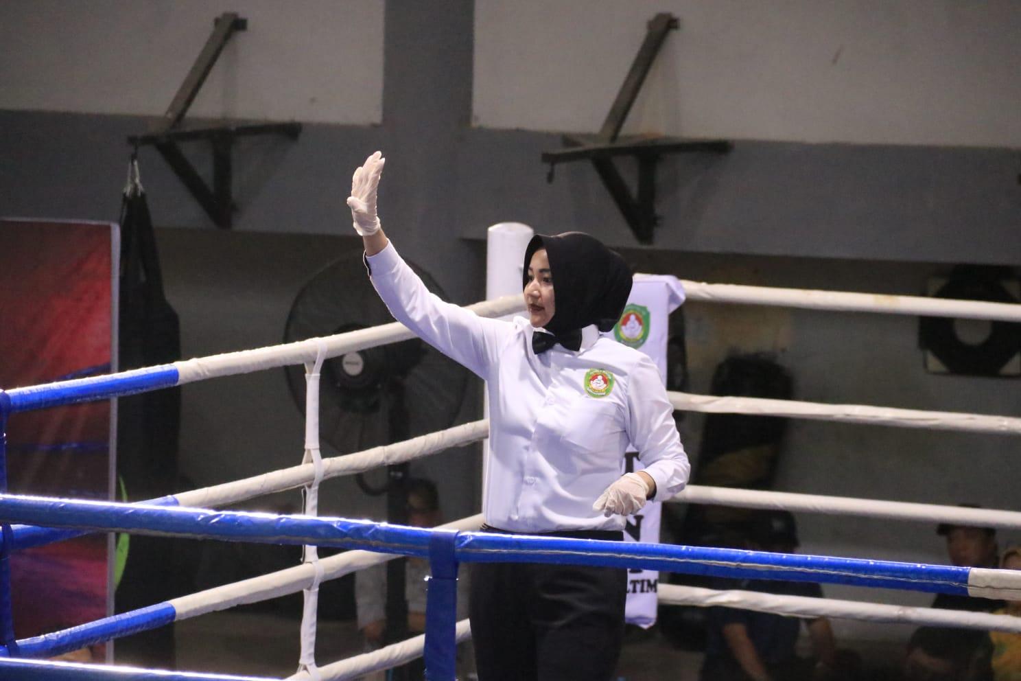 20260109_-Mawar-Puspita-Sari-memimpin-pertandingan-BK-Porprov-cabang-olahraga-tinju.jpg