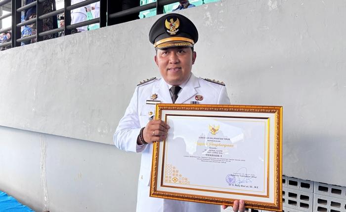 Raih Penghargaan Camat Terbaik se-Provinsi Kaltim, Arfah Camat Long Kali dapat Hadiah Emas 20 Gram