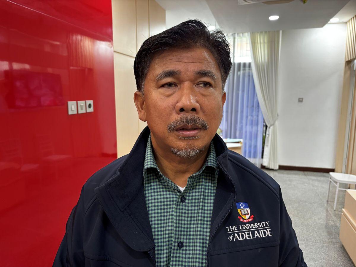 20260109_Sekretaris-Daerah-Kukar-Sunggono-usai-wawancara-terakhir-calon-Dirut-KSDE.jpg
