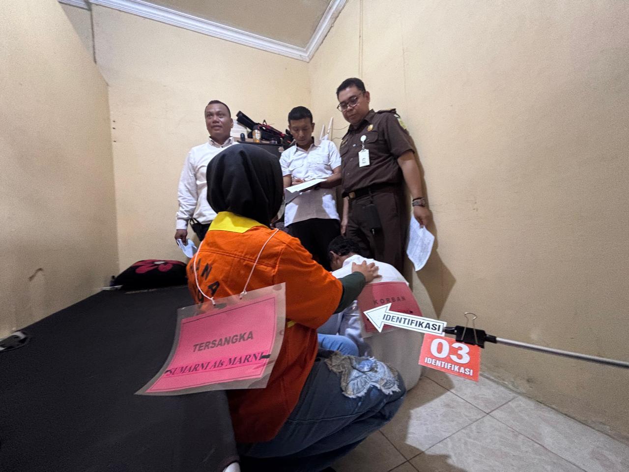 20260119_Polsek-Balikpapan-Barat-menggelar-rekonstruksi-pembunuhan-Ketua-RT-di-Baru-Ulu.jpg