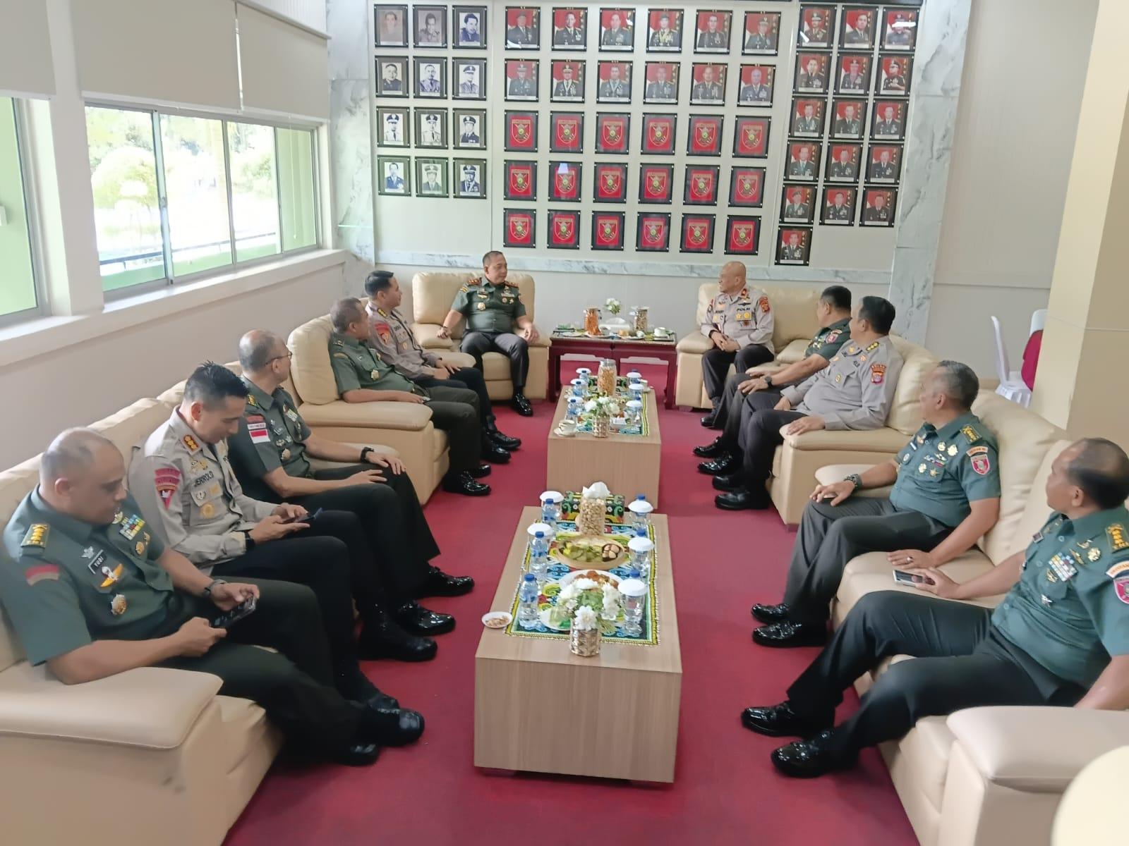 20260120_Silahturahmi-Pangdam-VIMulawarman-dan-Wakapolda-Kaltim-di-Markas-Kodam-VIMulawarman.jpg