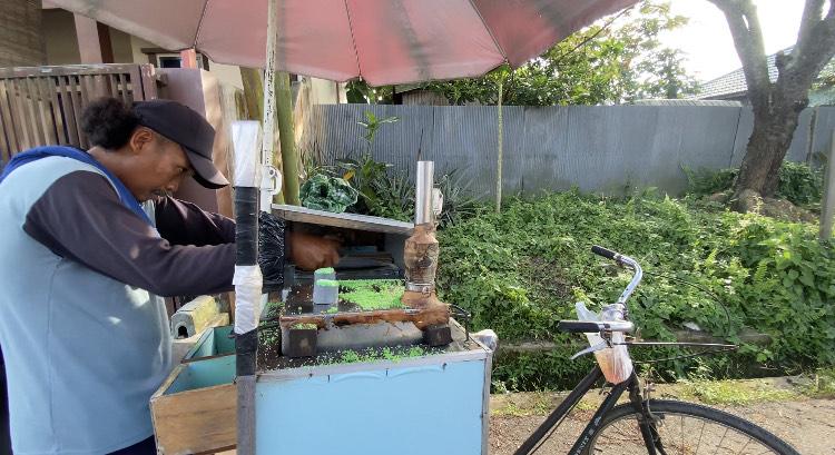 20260121_Salah-satu-pekerjaan-informal-yakni-bergerak-di-bidang-UMKM-di-Berau.jpg
