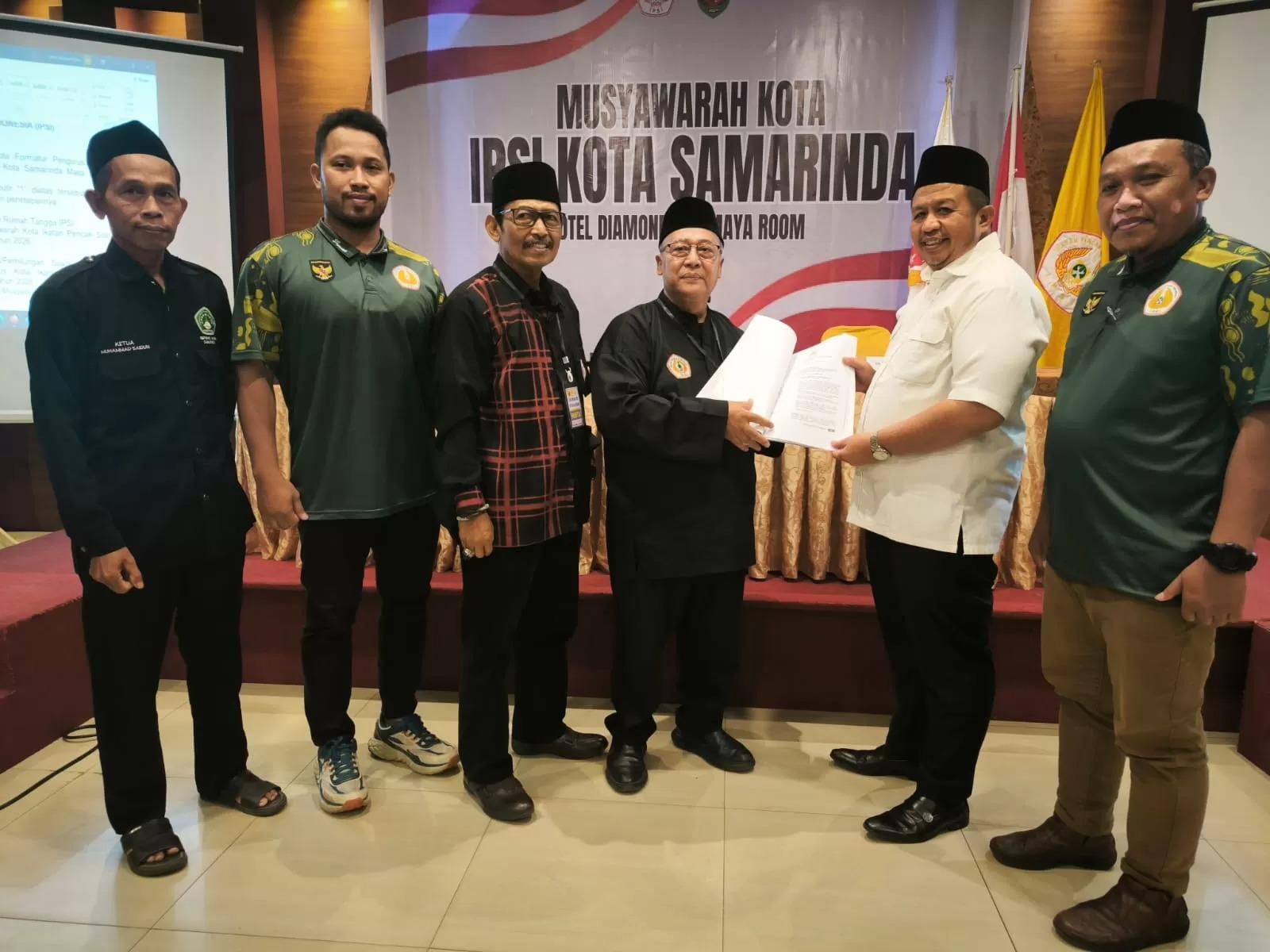 Pimpin Kembali IPSI Samarinda, Muslimin Komitmen Tuntaskan Bantuan Matras Perguruan