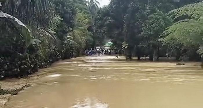 Banjir Tutupi Badan Jalan, Akses Kota Bangun-Tenggarong Tidak Dapat Dilalui