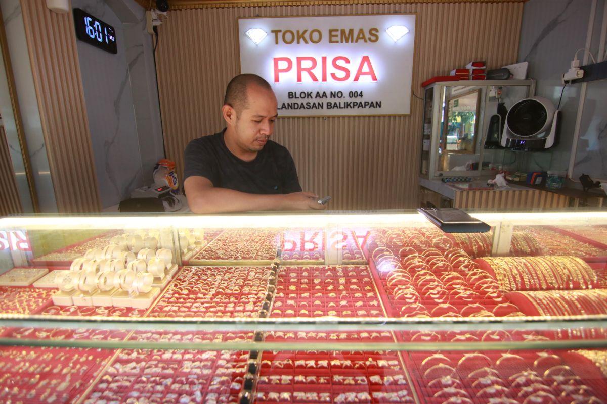 20260203_-Toko-Emas-Prisia-di-Balikpapan-kebanjiran-warga-jual-emas.jpg