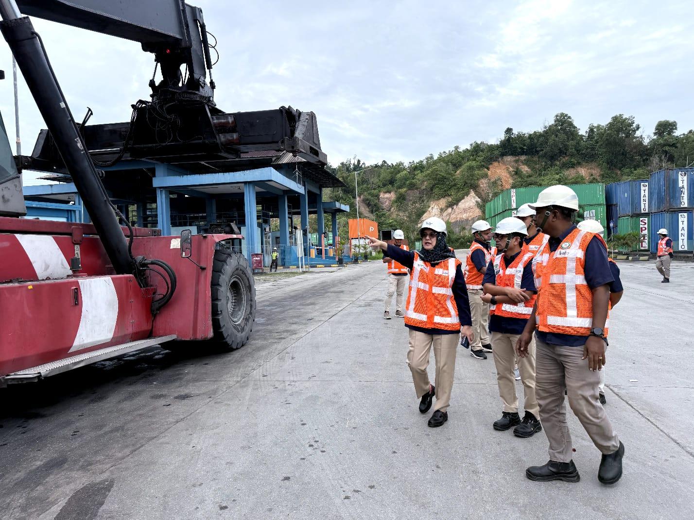 Pastikan Arus Barang Jelang Idul Fitri, PT KKT Pantau Fasilitas Bongkar Muat Hingga Kontainer