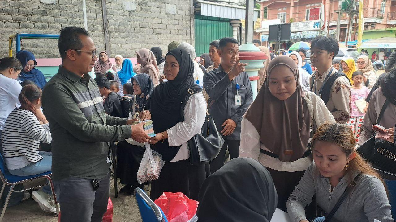 Bankaltimtara Sendawar Kubar Gandeng Silawarga Gelar Penukaran Uang dan Berbagi Takjil