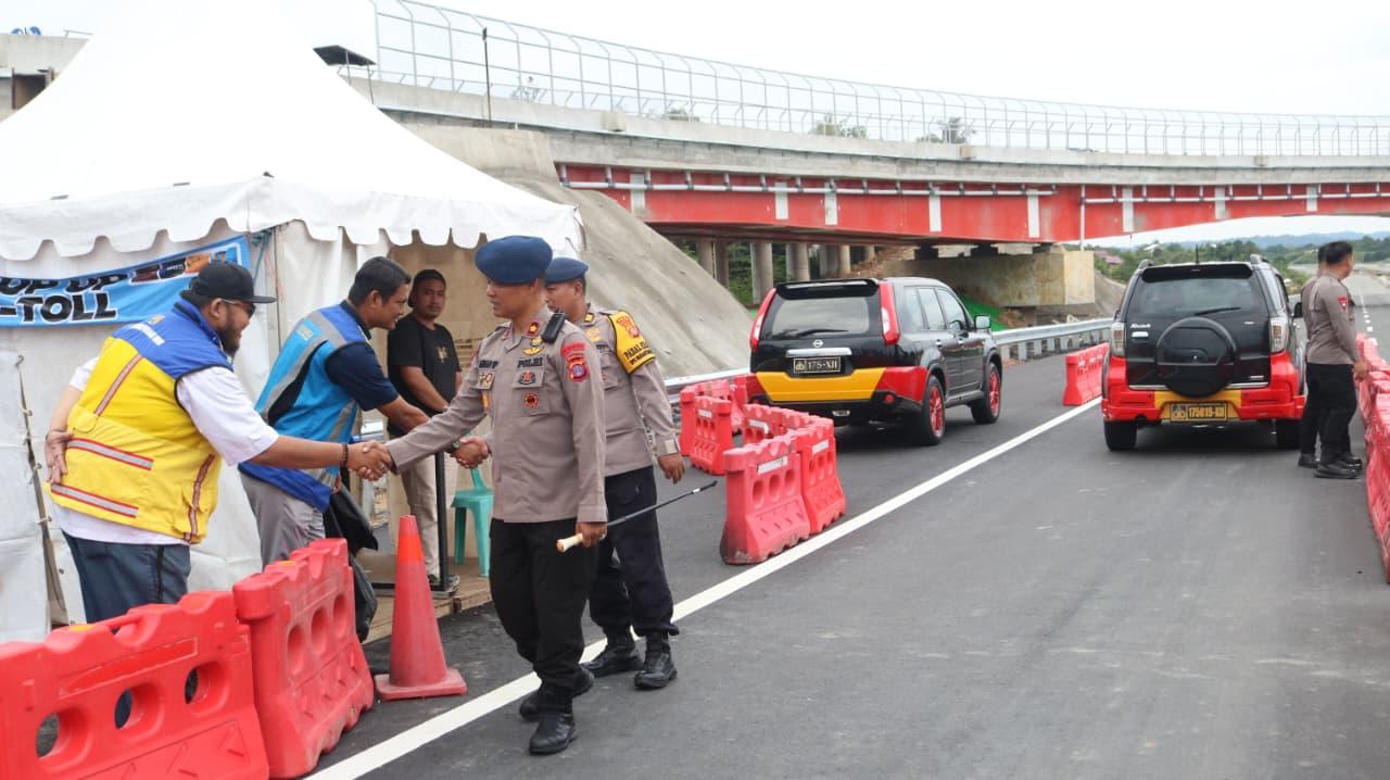 Brimob Kaltim Patroli Tol Fungsional IKN Nusantara demi Mudik Lebaran Aman dan Lancar