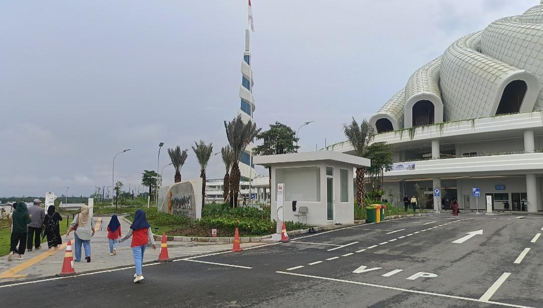 Masjid Negara IKN Dipadati Pengunjung Jelang Buka Puasa Ramadan Terakhir