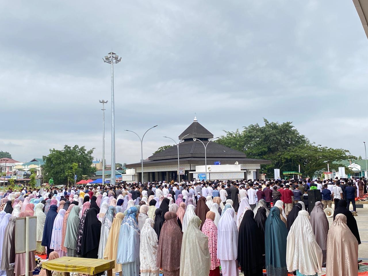 Lantunan Takbir Menggema, Salat Id Muhammadiyah Kukar Berlangsung Khusyuk di Tangga Arung Square