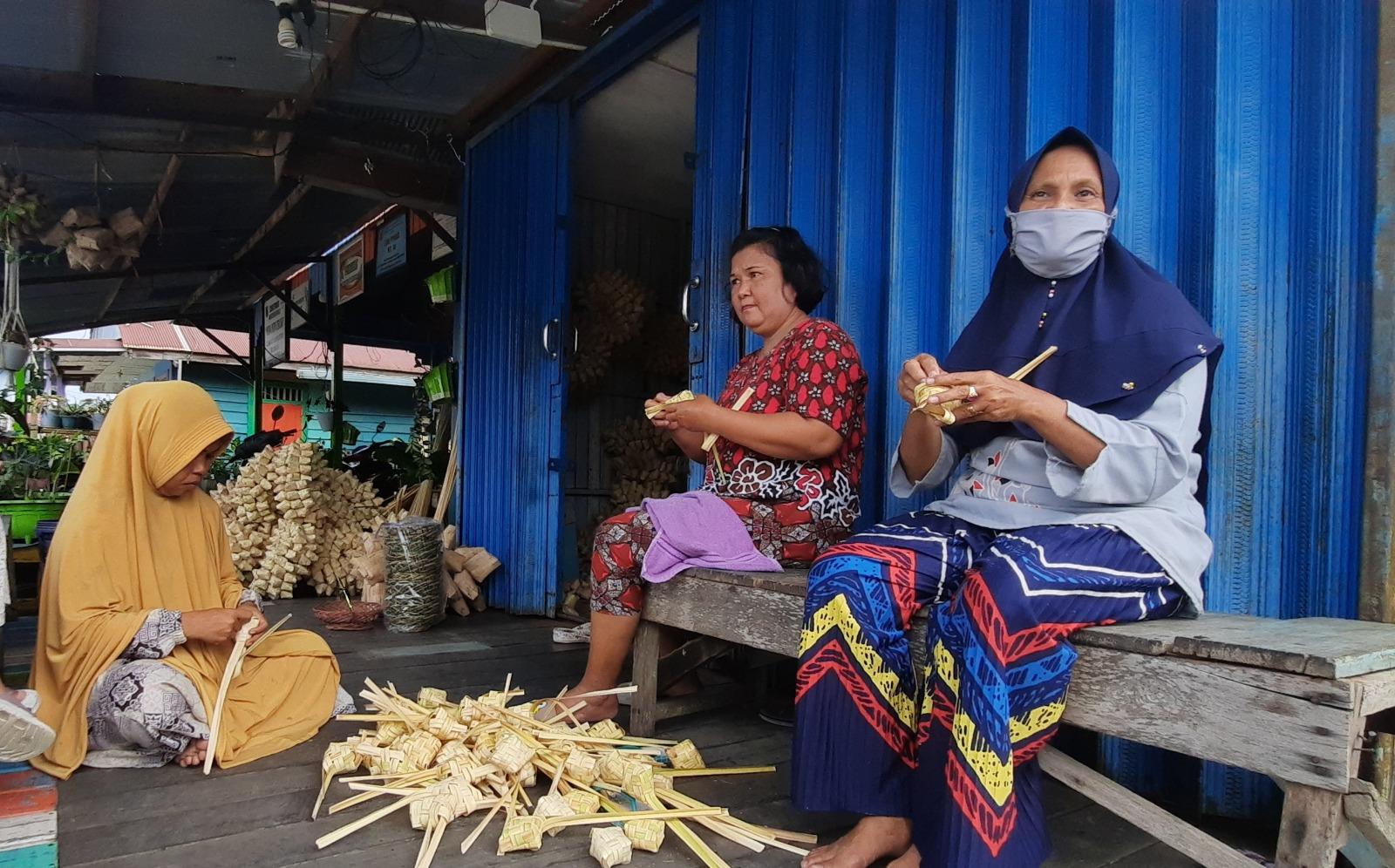 Kampung Ketupat Samarinda Seberang Tembus Ribuan Pesanan saat Idul Fitri 2026