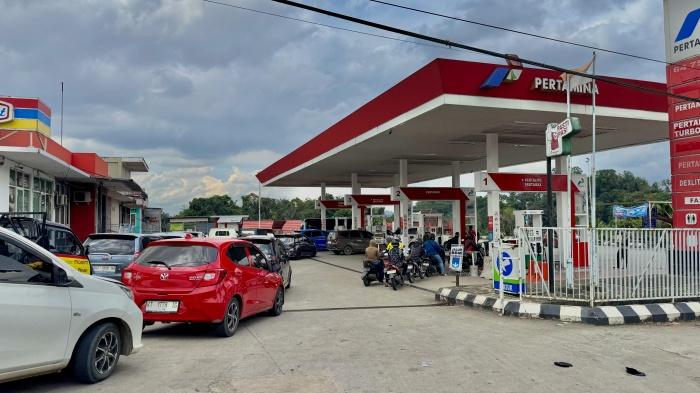 20260326_antrean-kendaraan-isi-BBM-di-SPBU_harga-BBM-Pertamina.jpg