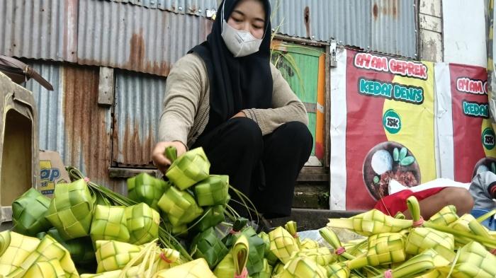 20260327_pedagang-cangkang-ketupat_lebaran-ketupat-2026_kupatan.jpg