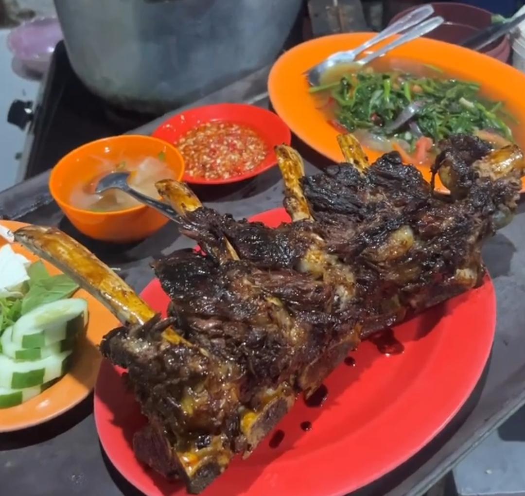 20260404_Iga-bakar-jumbo-hingga-2-kg-jadi-menu-paling-diburu-di-Warung-KPK-Balikpapan.jpg