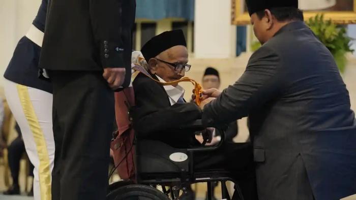 20260407_Nyak-Sandang-wafat_penghargaan-Prabowo_penyumbang-pesawat-pertama-RI.jpg