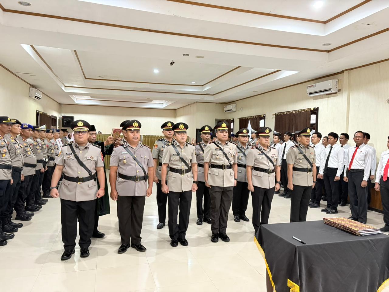 20260408_Polres-Kutai-Barat-menggelar-sertijab-sejumlah-pejabat.jpg