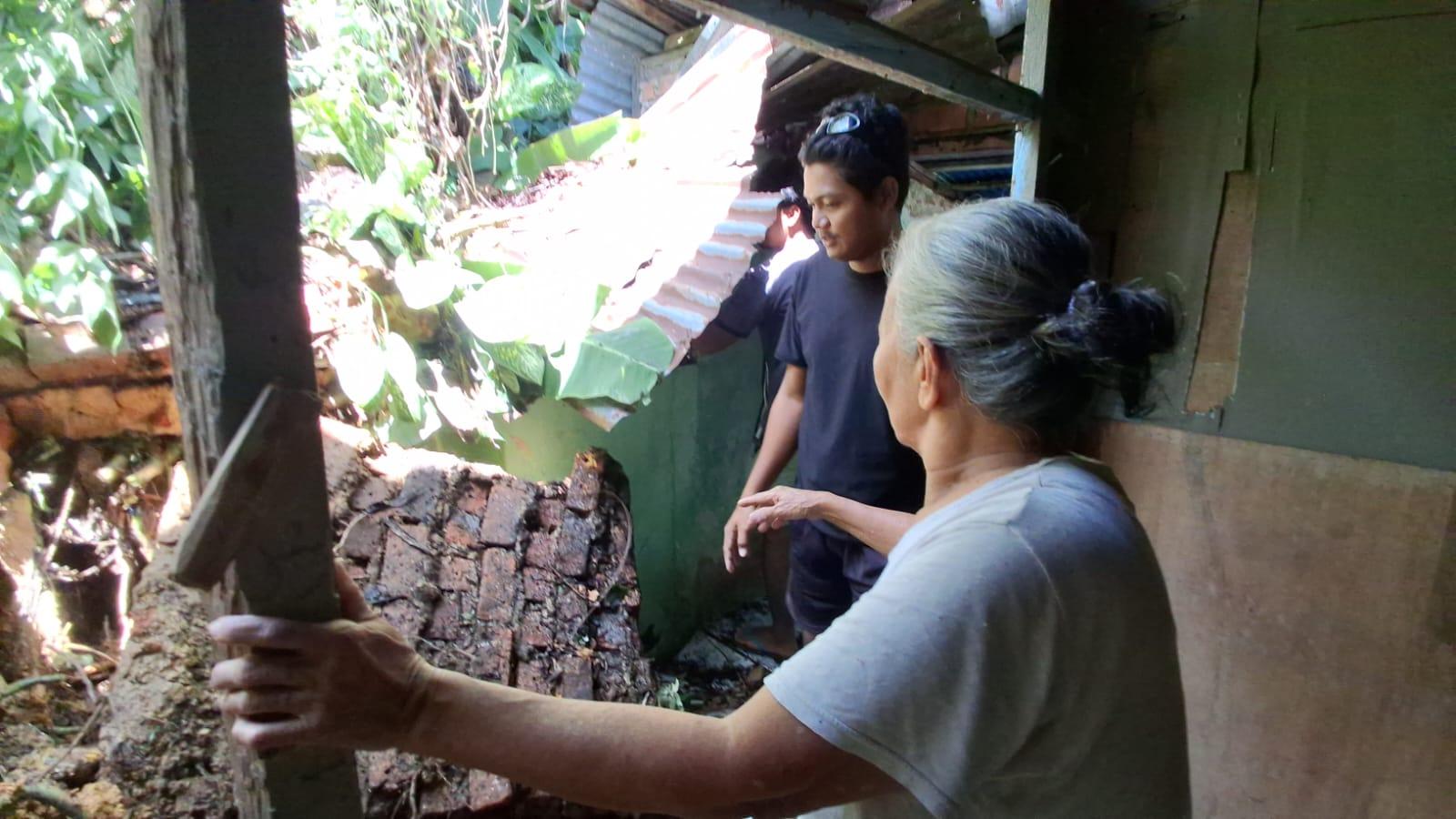 20260409_Dikira-suara-monyet-ternyata-longsor-menghantam-dapur-rumah-warga-di-Tarakan.jpg